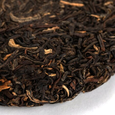 Чай красный китайский Золотой Иероглиф, прессованный блин 92-100 г опт